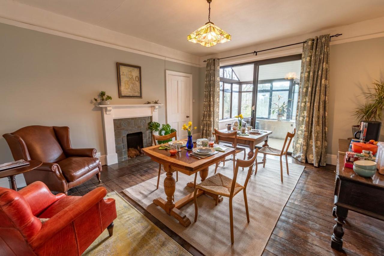Nutsford House Bed & Breakfast Дълвъртън Екстериор снимка
