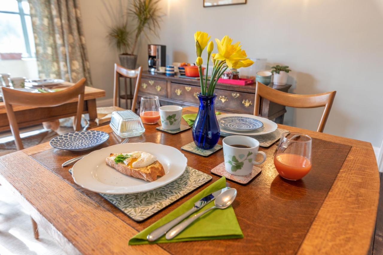 Nutsford House Bed & Breakfast Дълвъртън Екстериор снимка