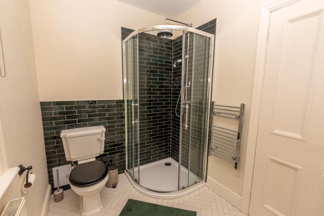 Nutsford House Bed & Breakfast Дълвъртън Стая снимка