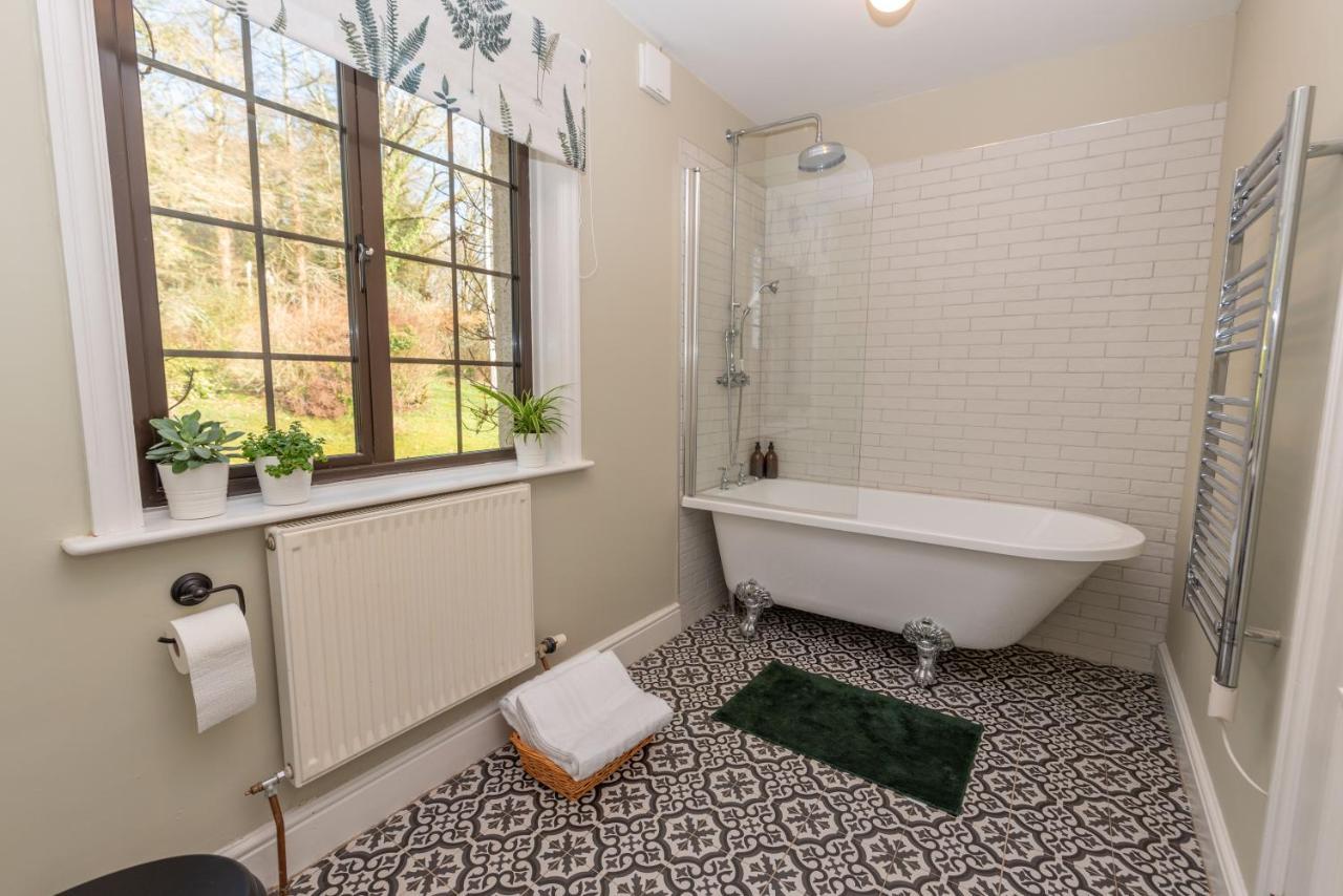 Nutsford House Bed & Breakfast Дълвъртън Стая снимка