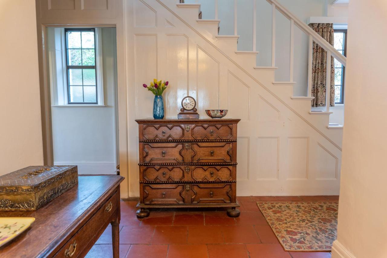 Nutsford House Bed & Breakfast Дълвъртън Екстериор снимка