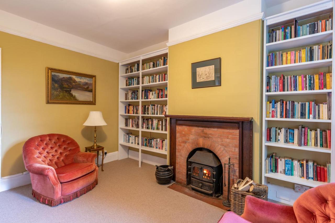 Nutsford House Bed & Breakfast Дълвъртън Екстериор снимка